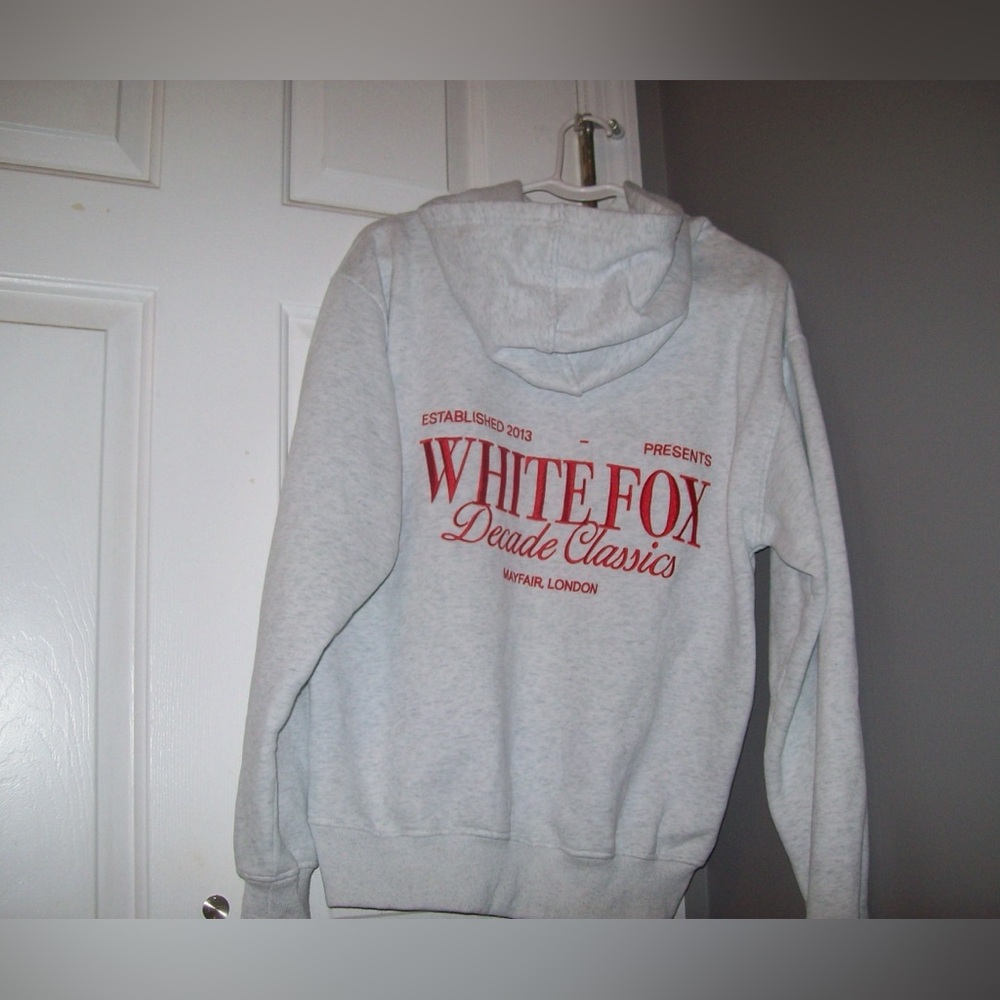 White Fox Decade Classics White and Red Women’s Hoodie
Size: XXS/XS